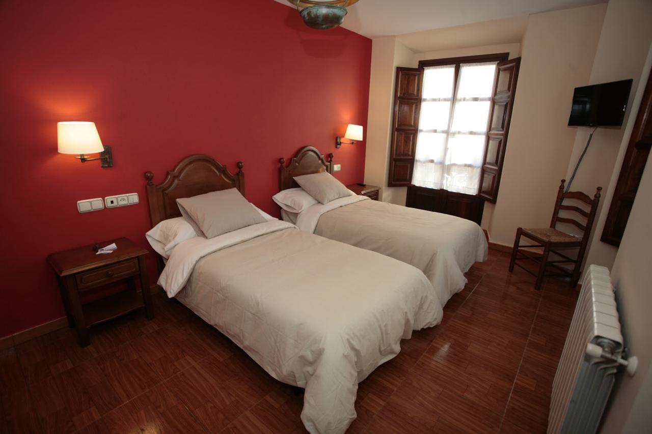 Pilones Hotel *